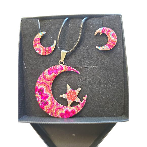 Rubylishious
Silver set of earrings and pendant pink moon shape with silver pe - Picture 1 of 2
